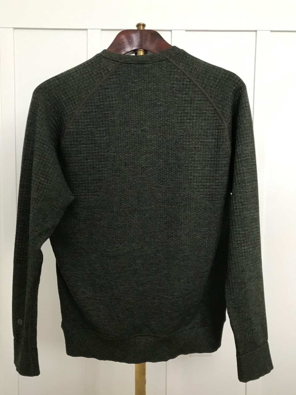 LULULEMON THERMOREGULATION LONG SLEEVE MERINO WOOL-BLEND OLIVE CREW - Picture 13 of 13